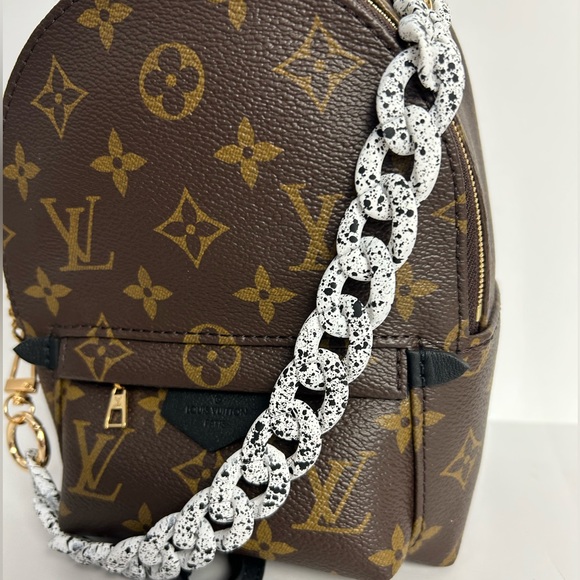 Chain link strap charm acrylic soft smooth finish white with black speckled - Picture 4 of 5